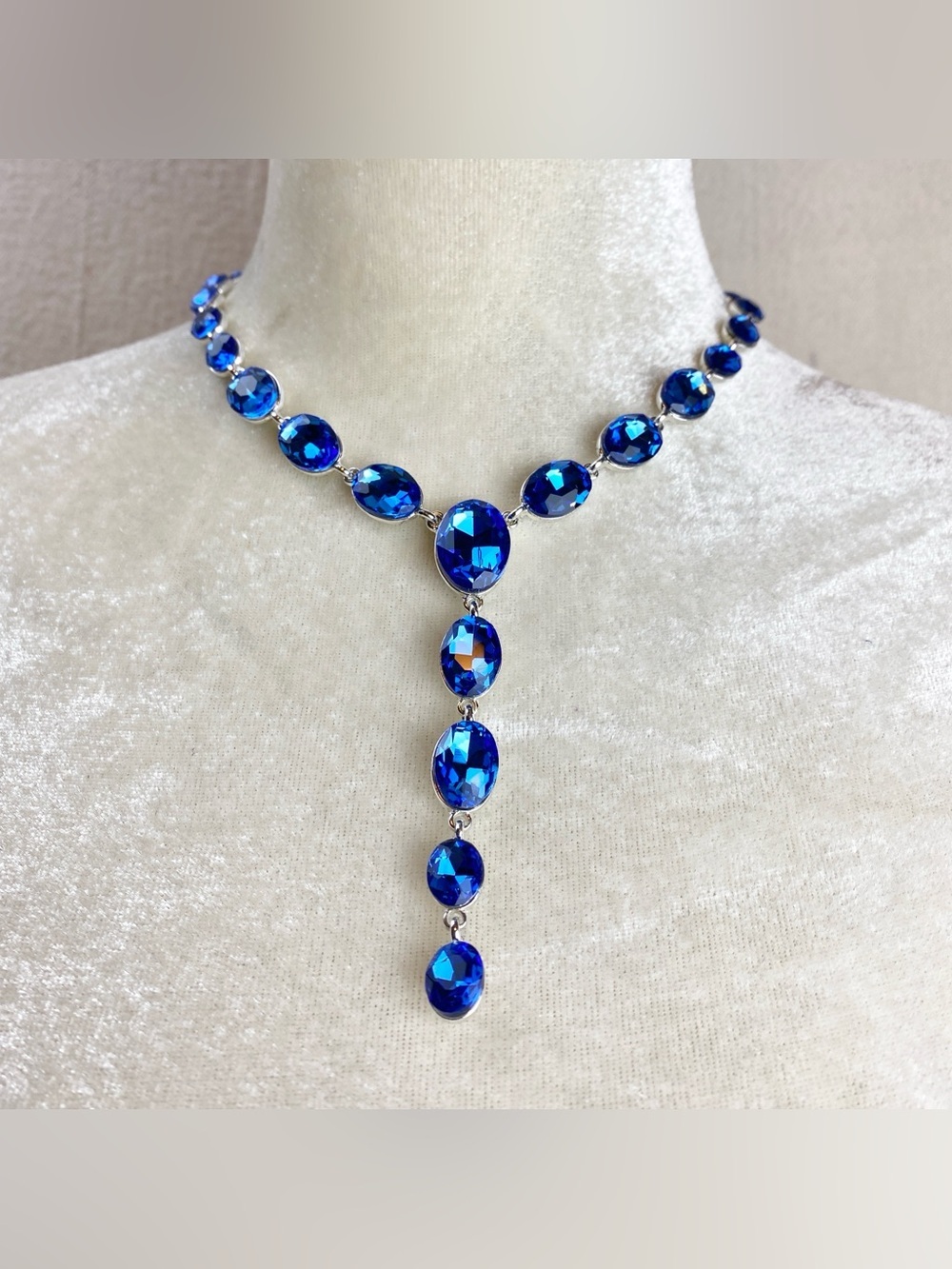 Avon Studio 1886 Ocean Blue Crystal Drop Y Necklace and earring set NEW